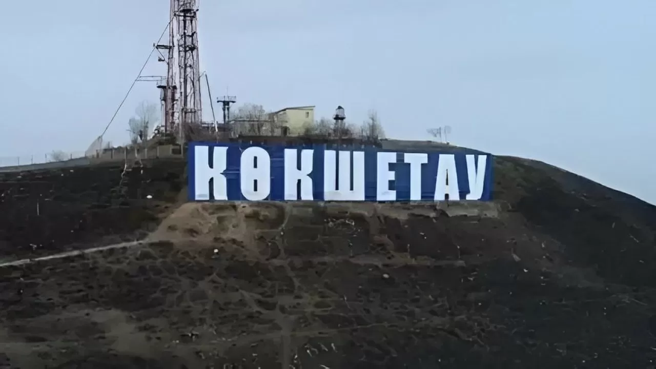 Стриптиздің порнофотосуреттері Басқа біреудің ұрығына келді