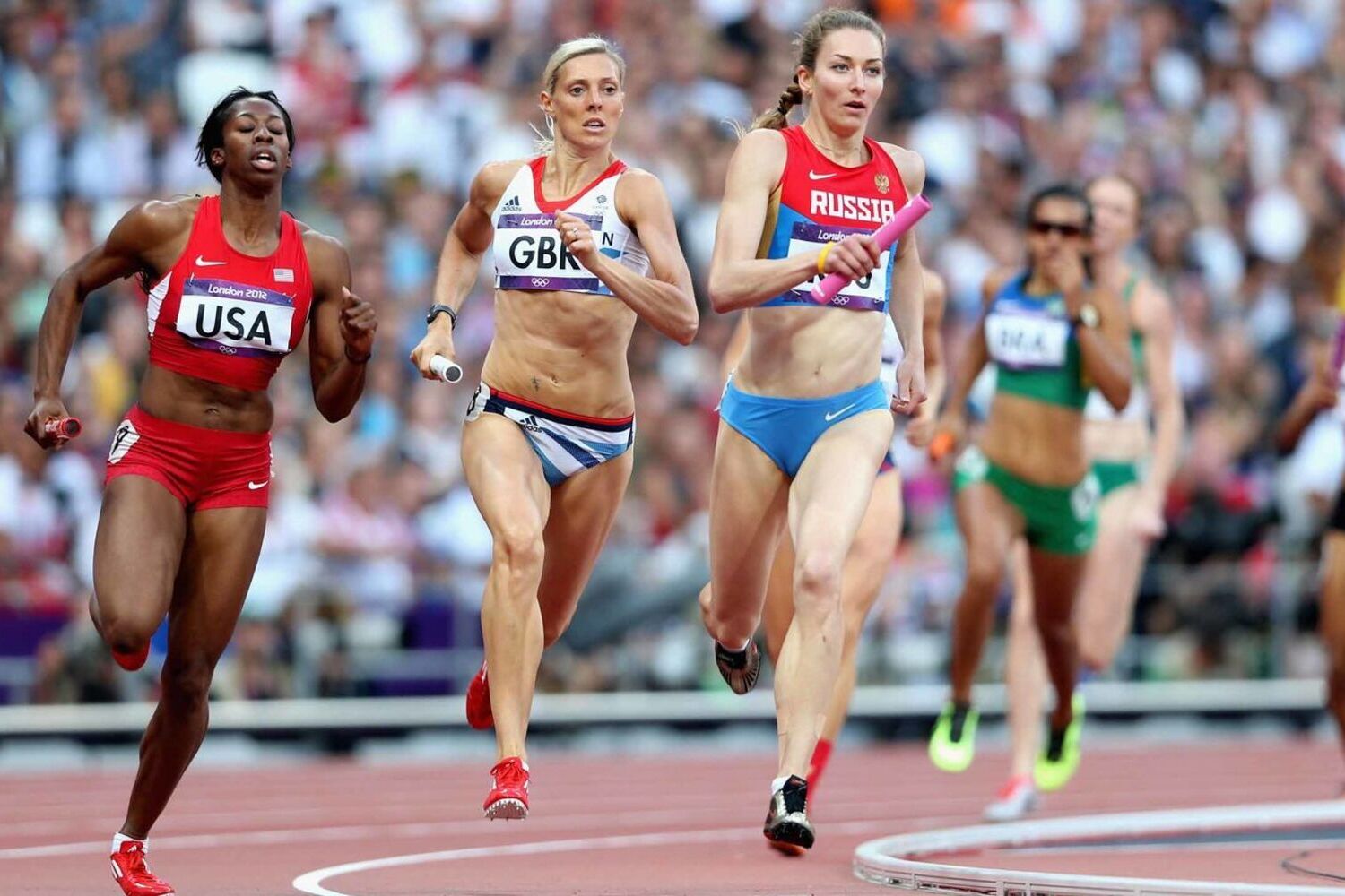 Ұйықтап жатқан әйелдермен миссионерлік секс бейнелері